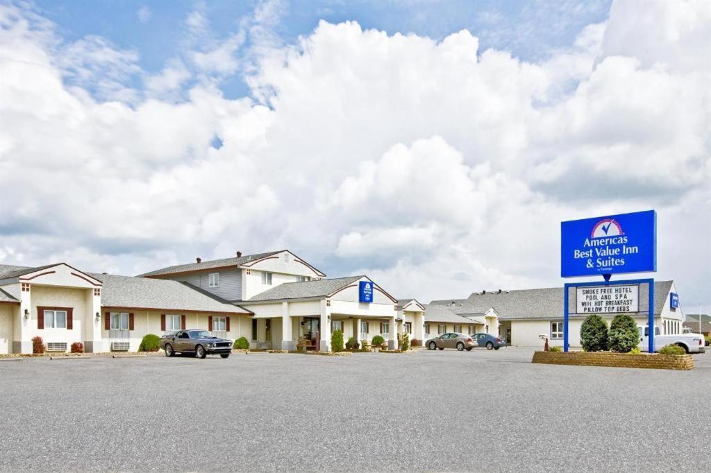 Americas Best Value Inn & Suites Thief River Falls Kültér fotó