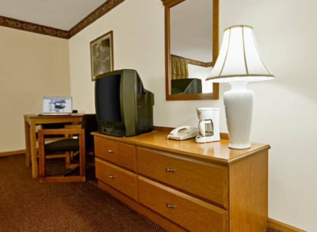 Americas Best Value Inn & Suites Thief River Falls Kültér fotó